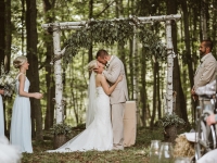 wooded-wedding-ceremony
