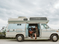 camper-van-couple-photos